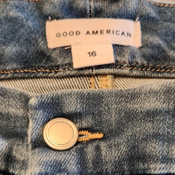 Good American Good Classic Slim Bootcut Jeans - Picture 8 of 9